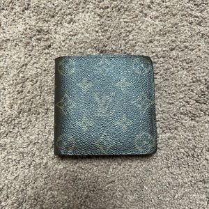 GUC Louis Vuitton bifold wallet
